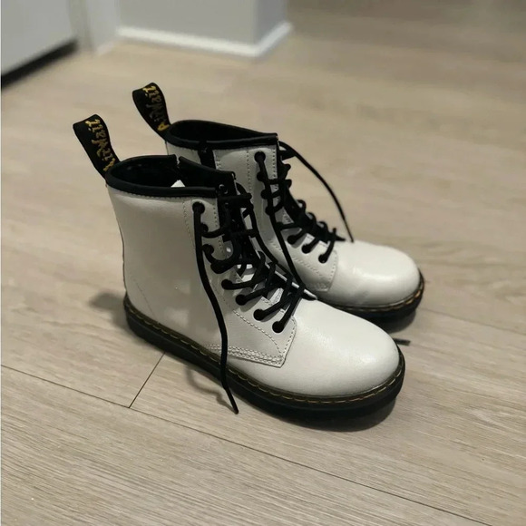 DR MARTENS YOUTH 1460 LEATHER LACE UP BOOTS - Picture 13 of 15